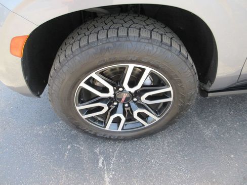 Certified 2021 GMC Yukon AT4 w/ AT4 Premium Plus Package AWD/4WD image 16