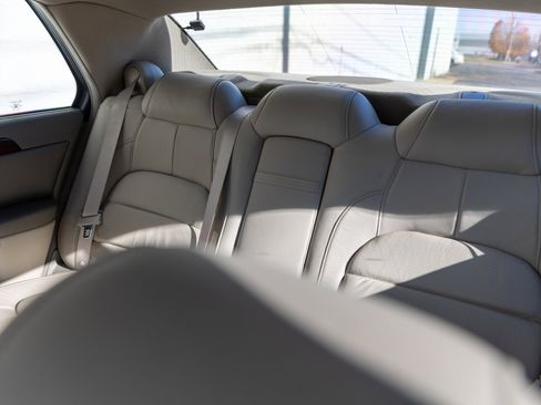 Used 2000 Cadillac De Ville DTS w/ Comfort/Convenience Pkg image 43