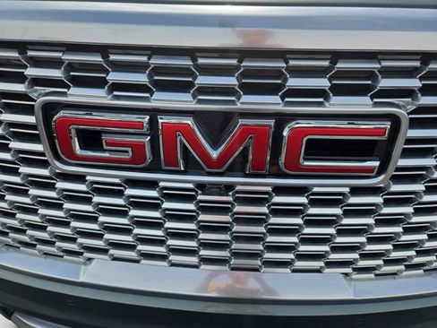 Used 2024 GMC Yukon XL Denali AWD/4WD image 43