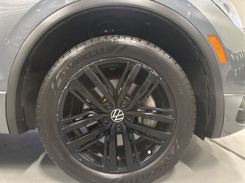 Certified 2022 Volkswagen Tiguan SE R-Line image 3