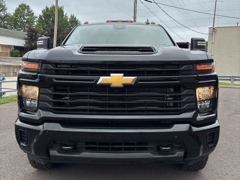 Used 2024 Chevrolet Silverado 2500 Custom w/ Custom Value Package AWD/4WD image 2
