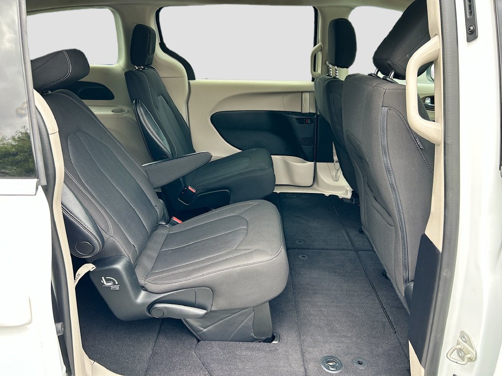 Used 2022 Chrysler Voyager LX FWD image 27