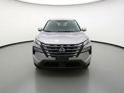 Used 2025 Nissan Rogue SV image 2