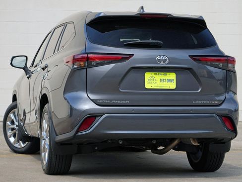 Used 2024 Toyota Highlander Limited AWD/4WD image 6