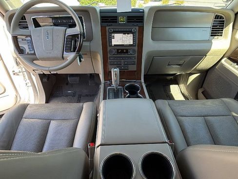 Used 2014 Lincoln Navigator 4WD image 26