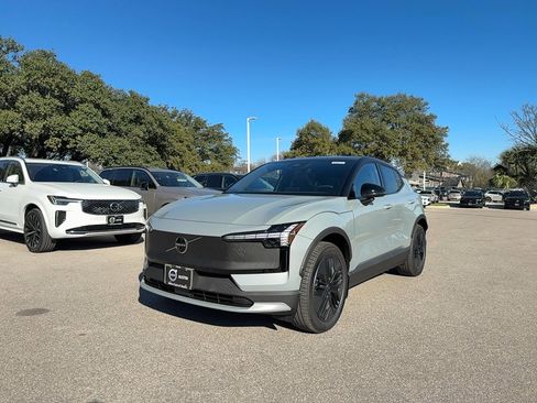 New 2026 Volvo EX30 Cross Country Ultra image 2