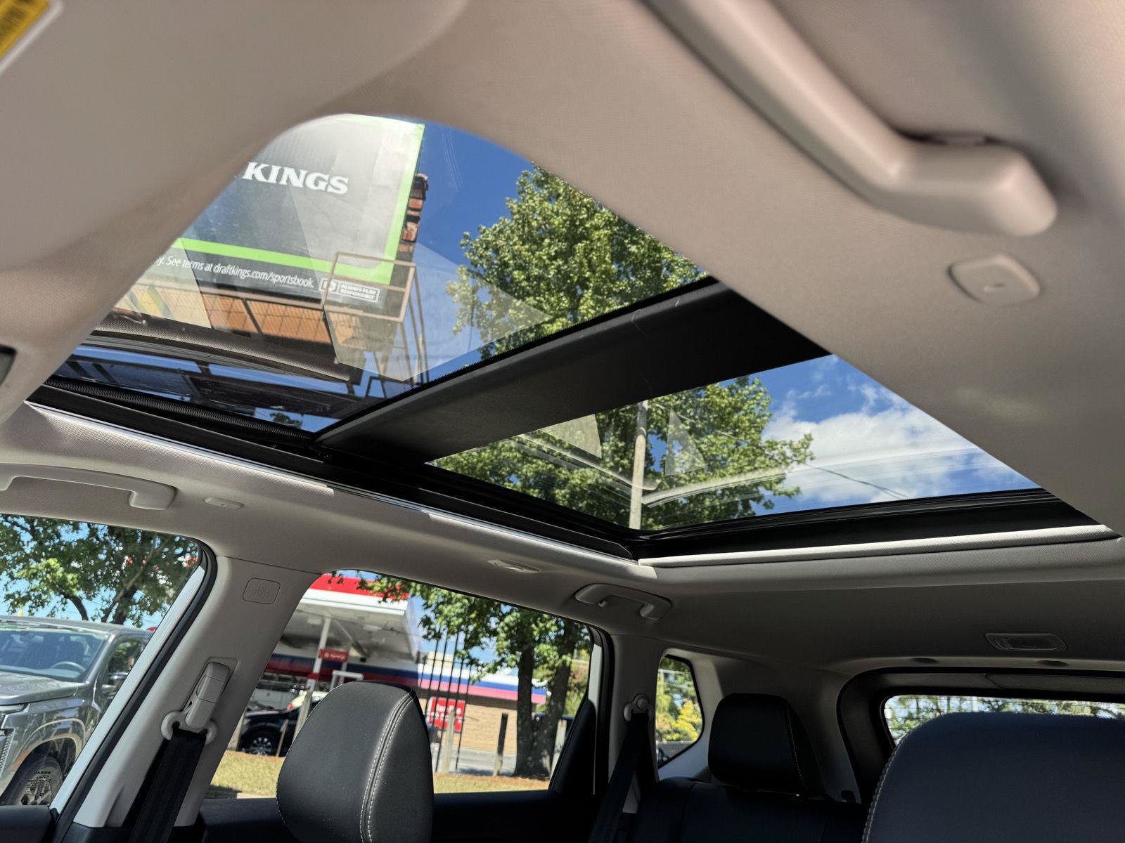 Used 2023 Nissan Rogue SL FWD image 5