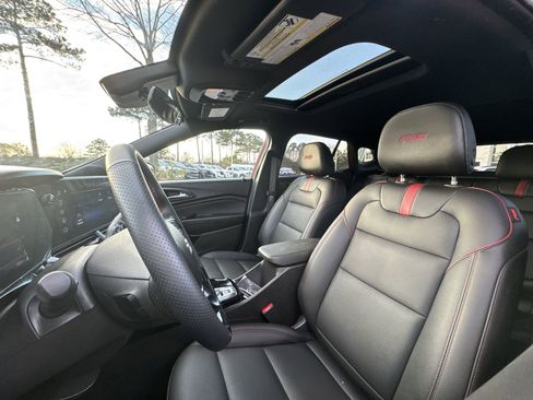 Certified 2025 Chevrolet Trax RS w/ Sunroof Package image 28