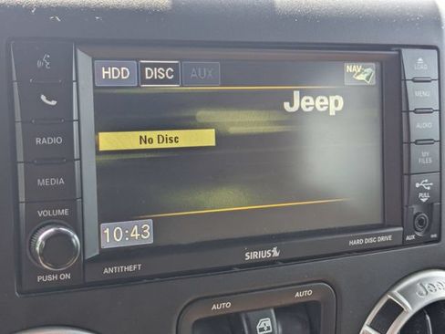 Used 2016 Jeep Wrangler Unlimited Sahara w/ Connectivity Group AWD/4WD image 14