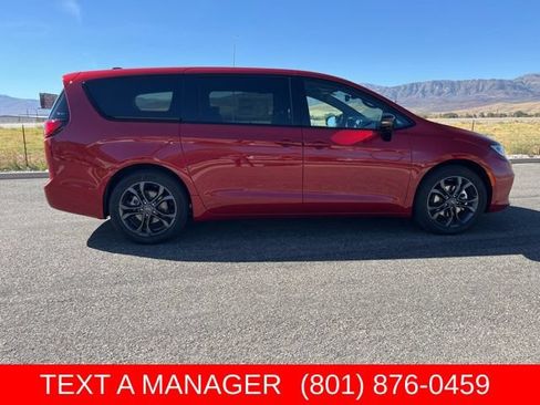 New 2026 Chrysler Pacifica Select FWD image 2