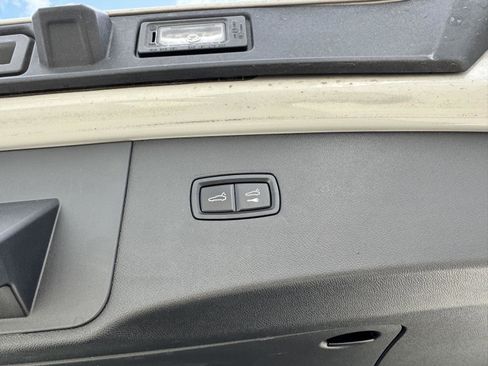 Used 2022 Porsche Cayenne S Platinum image 23