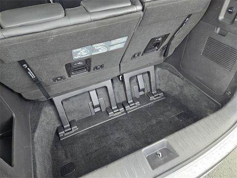 Used 2023 Kia Carnival LX image 12