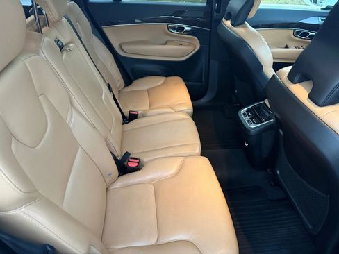 Used 2019 Volvo XC90 T6 Momentum AWD/4WD image 17