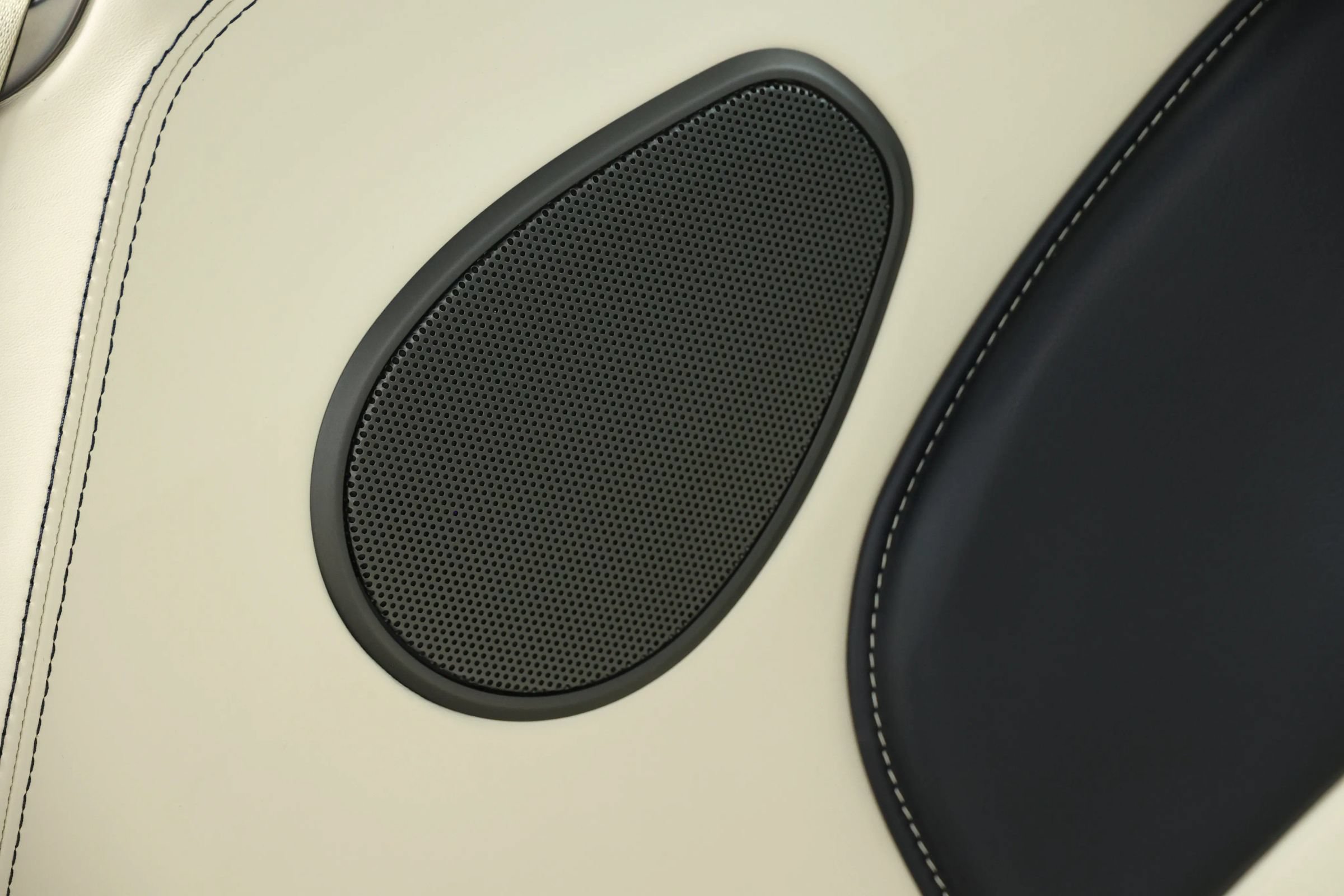 Used 2019 Aston Martin DB11 Coupe RWD image 55