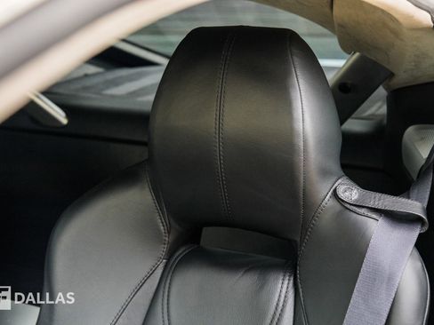 Used 2011 Aston Martin V12 Vantage Coupe image 26