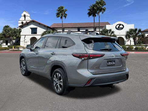 Used 2026 Toyota Highlander XLE AWD/4WD image 4