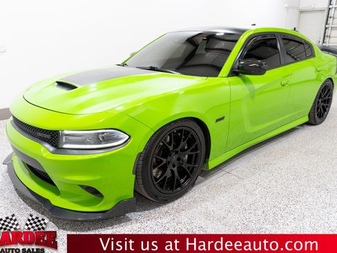 Used 2017 Dodge Charger R/T RWD image 2