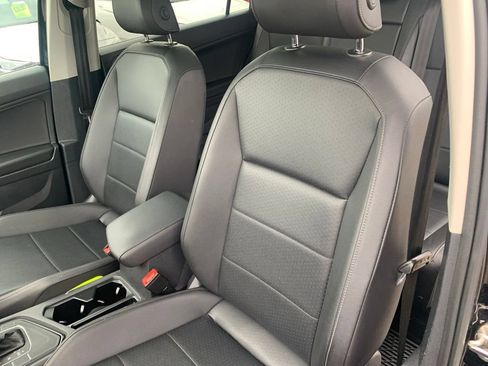 Used 2020 Volkswagen Tiguan SE w/ Panoramic Sunroof Package FWD image 12