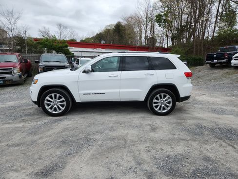 Used 2017 Jeep Grand Cherokee Limited image 2