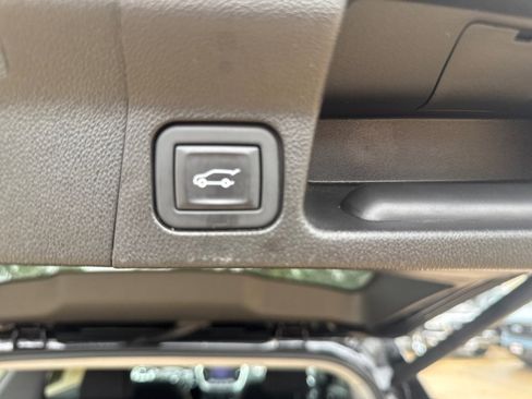 Used 2023 GMC Acadia SLE w/ Driver Convenience Package image 13