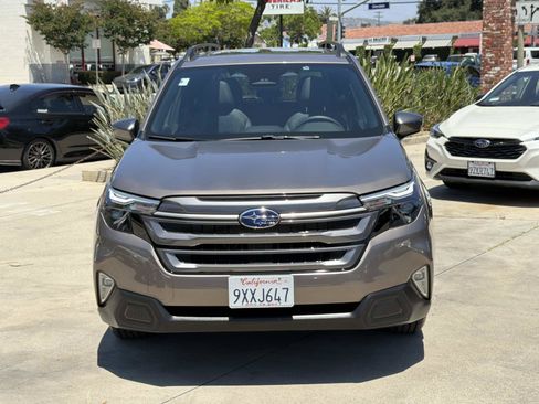 Used 2025 Subaru Forester Premium AWD/4WD image 2
