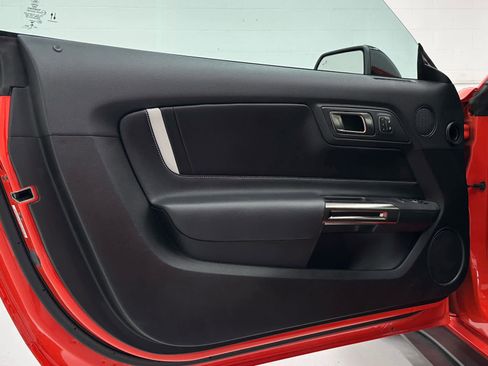 Used 2022 Ford Mustang Shelby GT500 w/ Technology Package RWD image 18
