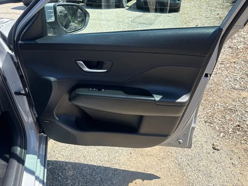 Used 2024 Hyundai Kona Limited FWD image 18
