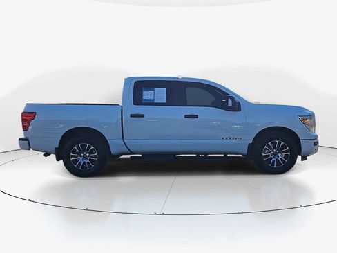 Used 2024 Nissan Titan SV w/ SV Convenience Package image 3