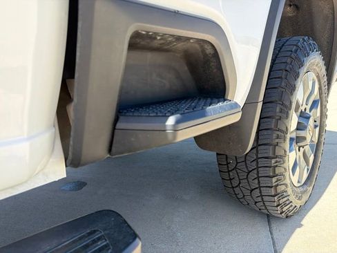 Used 2024 Chevrolet Silverado 2500 LT AWD/4WD image 40