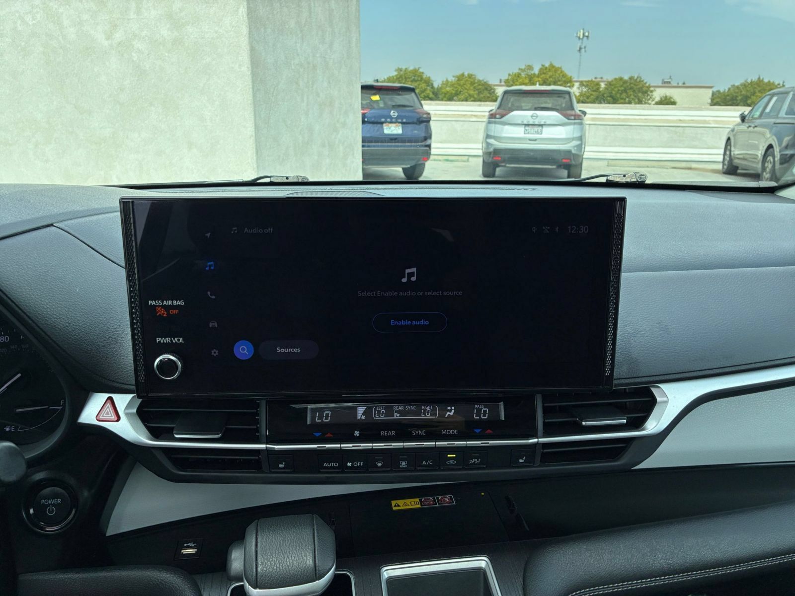 Used 2025 Toyota Sienna XLE FWD image 19