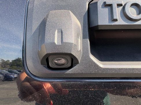 Used 2019 Toyota Tundra SR5 AWD/4WD image 8