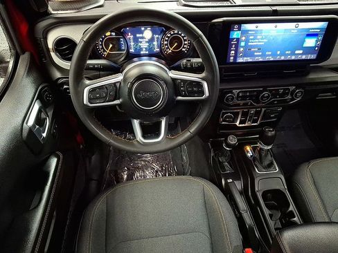 Used 2024 Jeep Wrangler Sahara image 11