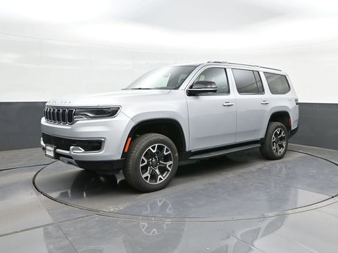 Used 2024 Jeep Wagoneer Series III AWD/4WD image 30