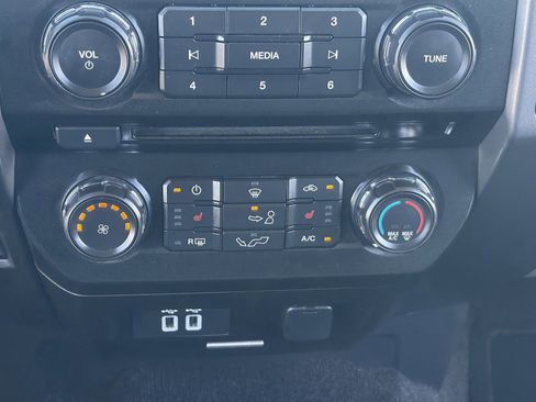 Used 2017 Ford F150 XLT w/ Equipment Group 302A Luxury AWD/4WD image 30
