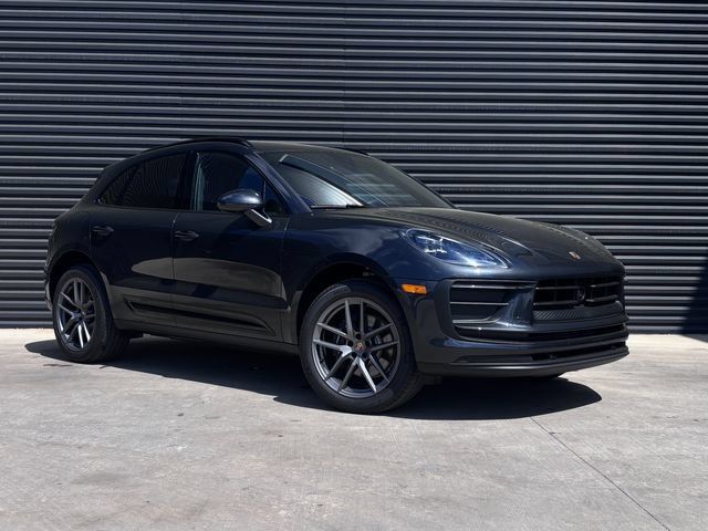 Certified 2026 Porsche Macan AWD/4WD image 9
