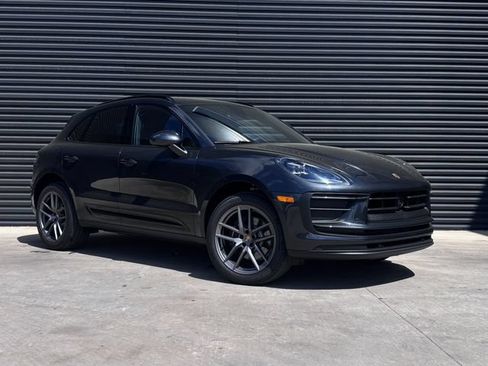 Certified 2026 Porsche Macan AWD/4WD image 9