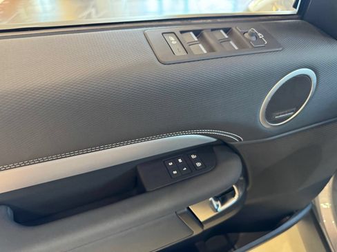 New 2026 Land Rover Discovery Limited Edition AWD/4WD image 17