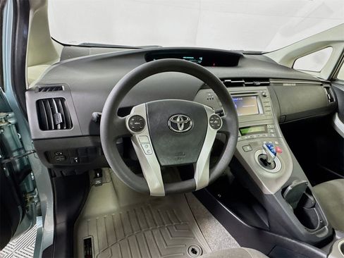 Used 2015 Toyota Prius Four image 9