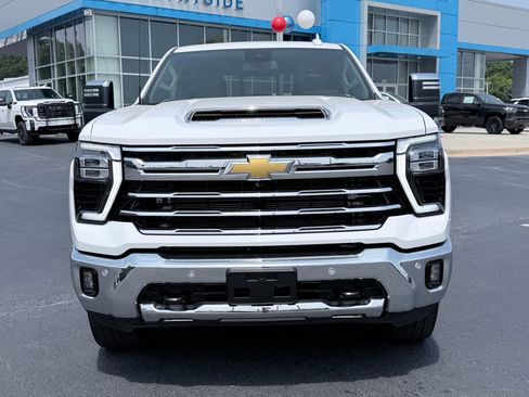 Used 2024 Chevrolet Silverado 2500 LTZ w/ LTZ Plus Package AWD/4WD image 3