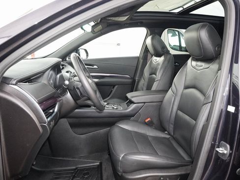 Used 2023 Cadillac XT4 Luxury w/ Cold Weather Package image 29