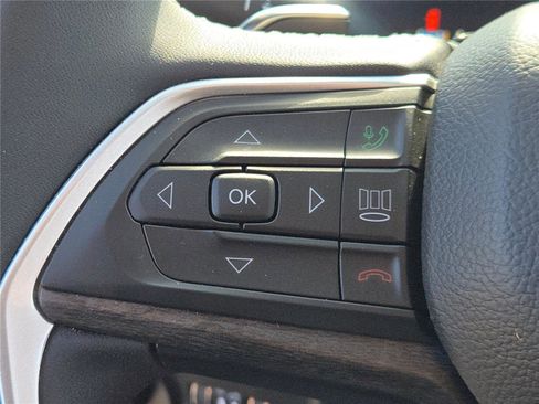 Certified 2025 Jeep Grand Cherokee L Limited AWD/4WD image 39