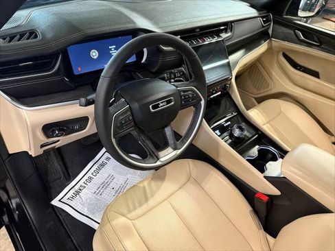 Certified 2025 Jeep Grand Cherokee Limited w/ Luxury Tech Group II image 37