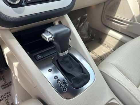 Used 2010 Volkswagen Eos Komfort FWD image 18