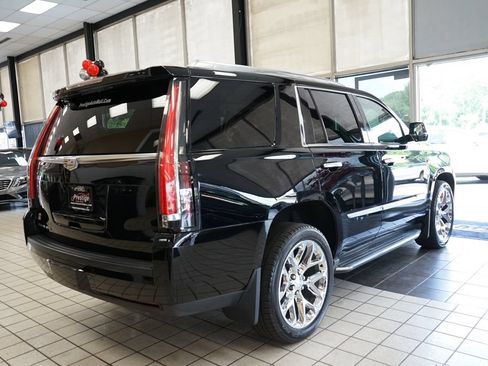 Used 2016 Cadillac Escalade Luxury AWD/4WD image 20