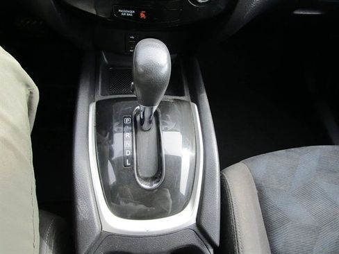 Used 2015 Nissan Rogue SV w/ SV Premium Package image 17