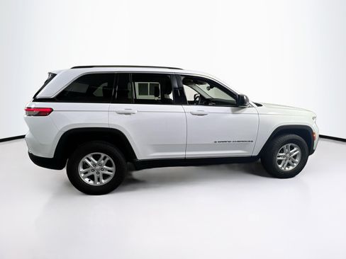 Used 2023 Jeep Grand Cherokee Laredo AWD/4WD image 4