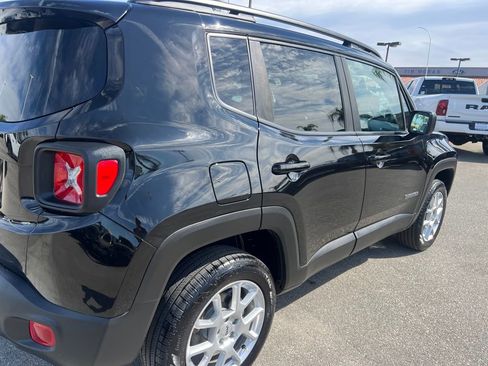 Used 2023 Jeep Renegade Latitude w/ Sun & Fun Group AWD/4WD image 12