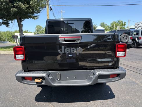 Used 2026 Jeep Gladiator Sport AWD/4WD image 6