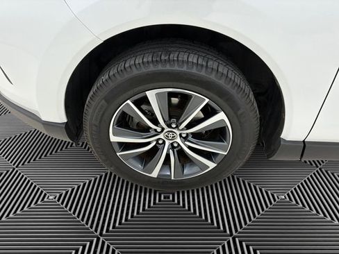 Used 2021 Toyota Venza LE AWD/4WD image 9