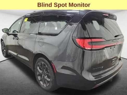 Used 2023 Chrysler Pacifica Touring-L w/ S Appearance Package AWD/4WD image 7